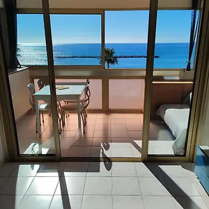 grand-studio-bord-de-mer-acces-direct-aux-plages.fr-provencehotel.com/